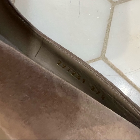 Gucci Grey Suede and Patent Leather Horsebit Wedge Pumps Size 37.5 - Picture 3 of 4